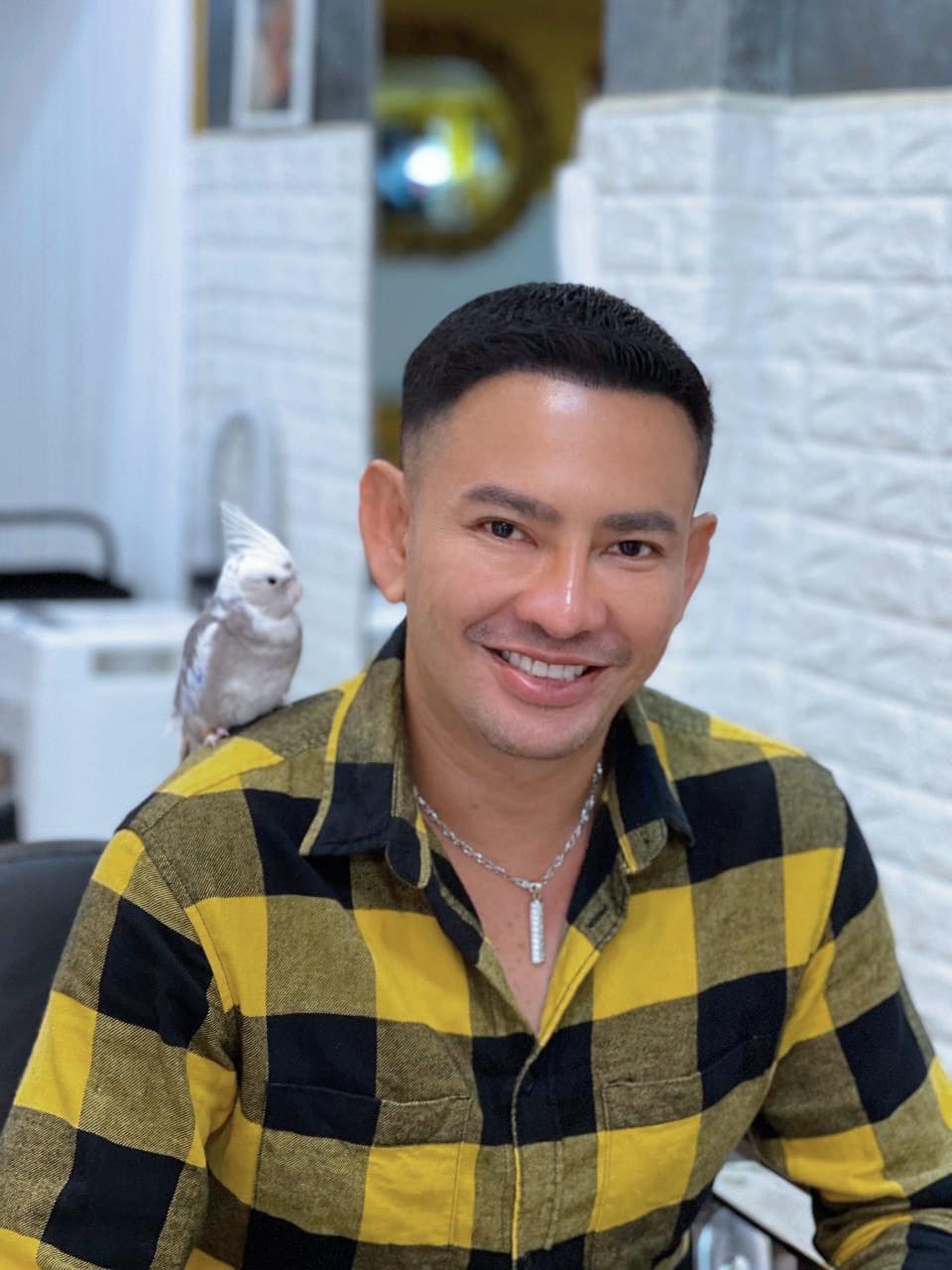 តារាចម្រៀង ករុណា ពេជ្រ