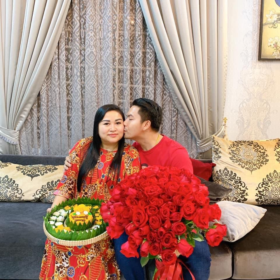 លោក ណាខុន ជាមួយភរិយា