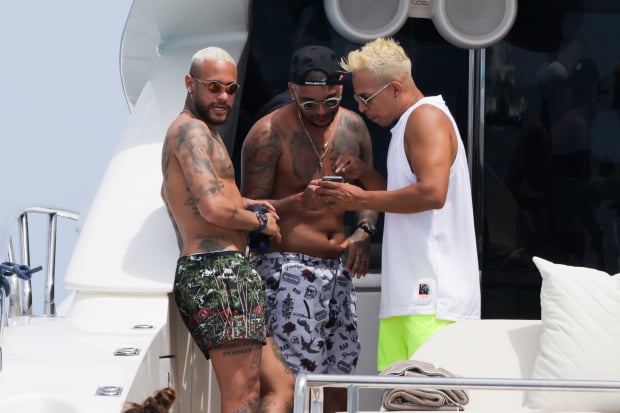 Neymar និង មិត្តភក្តិ