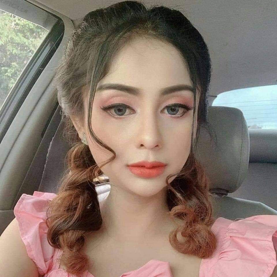 កញ្ញាអេណា រ៉ូស
