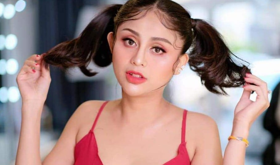 កញ្ញាអេណា រ៉ូស