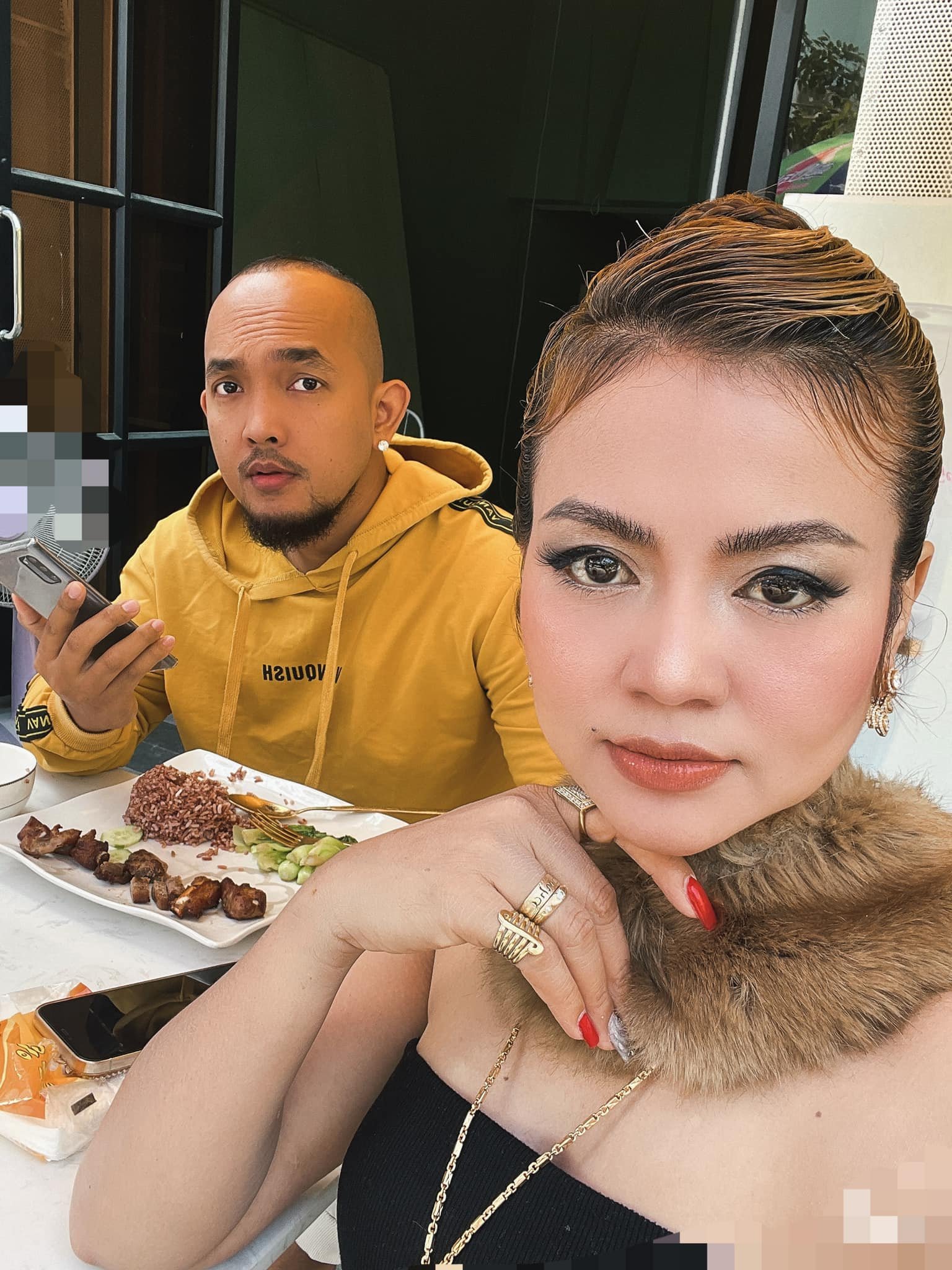 &nbsp; &nbsp;អ្នកនាង&nbsp;ខាត់ សុឃីម និងស្វាមី