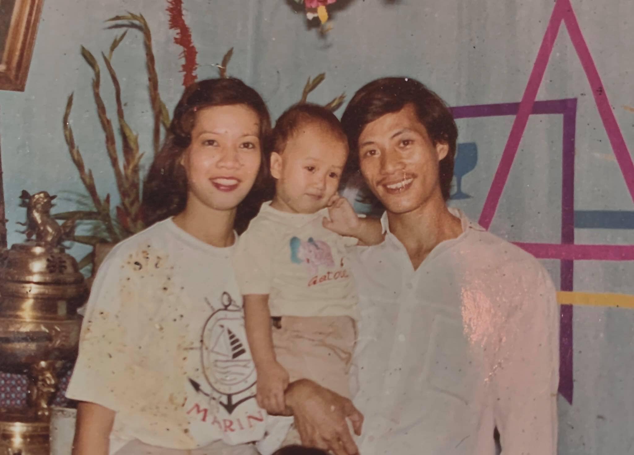 Nhan sắc thời thanh xuân của mẹ Khánh Vân.