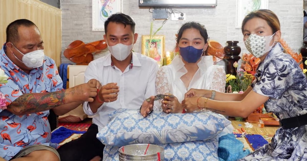 កូនស្រីលោក អេ ភូថង​ និងស្វាមី ក្នុងថ្ងៃរៀបការ