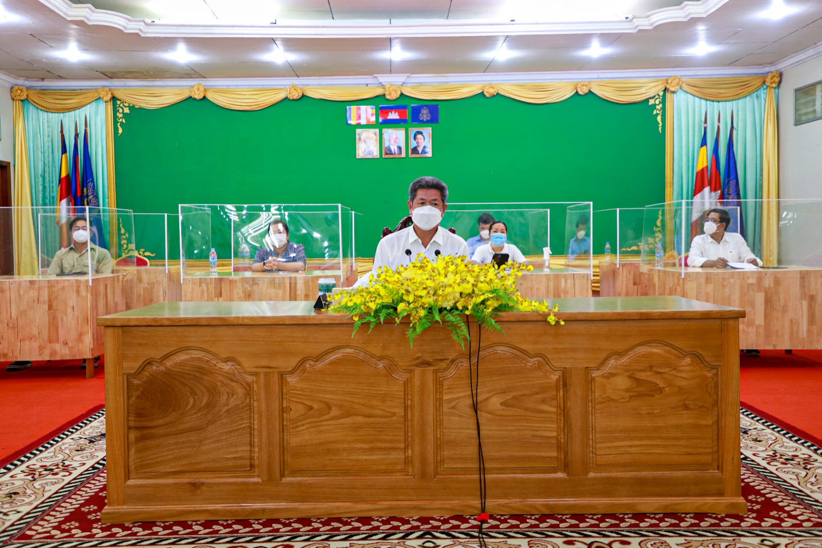 ឯ.ឧ គួច ចំរើន នៅក្នុងកម្មវិធីសំណេះសំណាលជាមួយក្រុមគ្រូពេទ្យព្យាបាលជំងឺកូវីដ-១៩