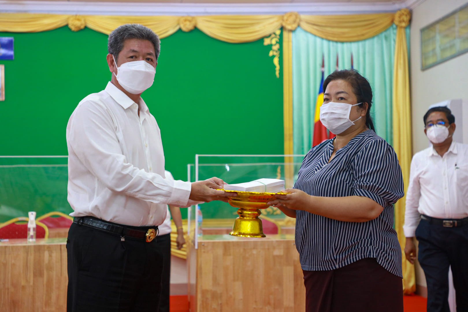 ឯ.ឧ គួច ចំរើន នៅក្នុងកម្មវិធីសំណេះសំណាលជាមួយក្រុមគ្រូពេទ្យព្យាបាលជំងឺកូវីដ-១៩