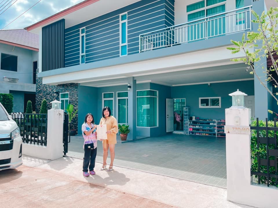 Lily ព្រមទាំងផ្ទះថ្មី