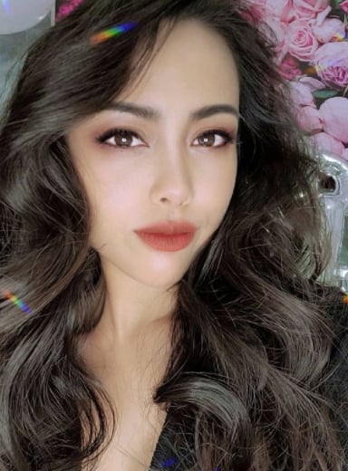 &nbsp; តារាចម្រៀង&nbsp;យ៉ាន លីនដា