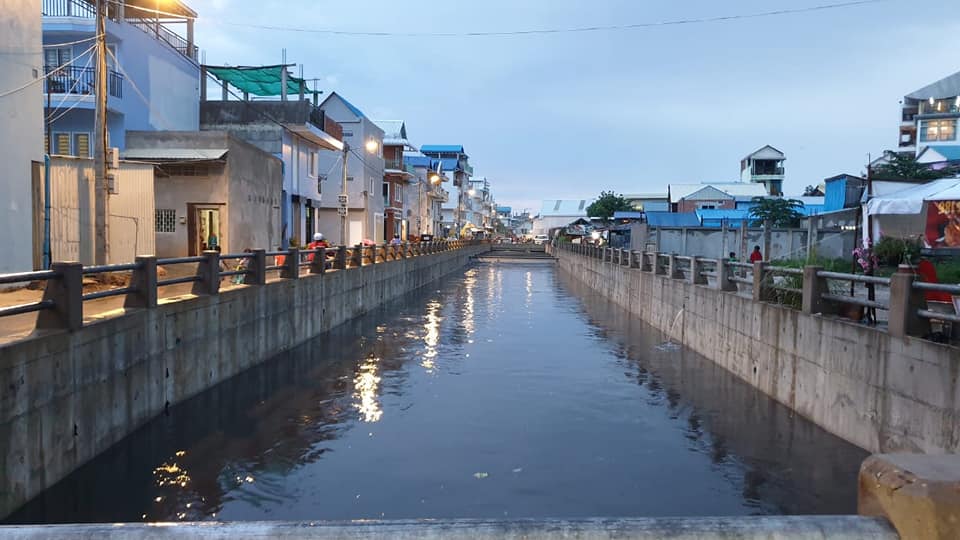 ទិដ្ឋភាពប្រឡាយទឹកស្ទឹងមានជ័យ