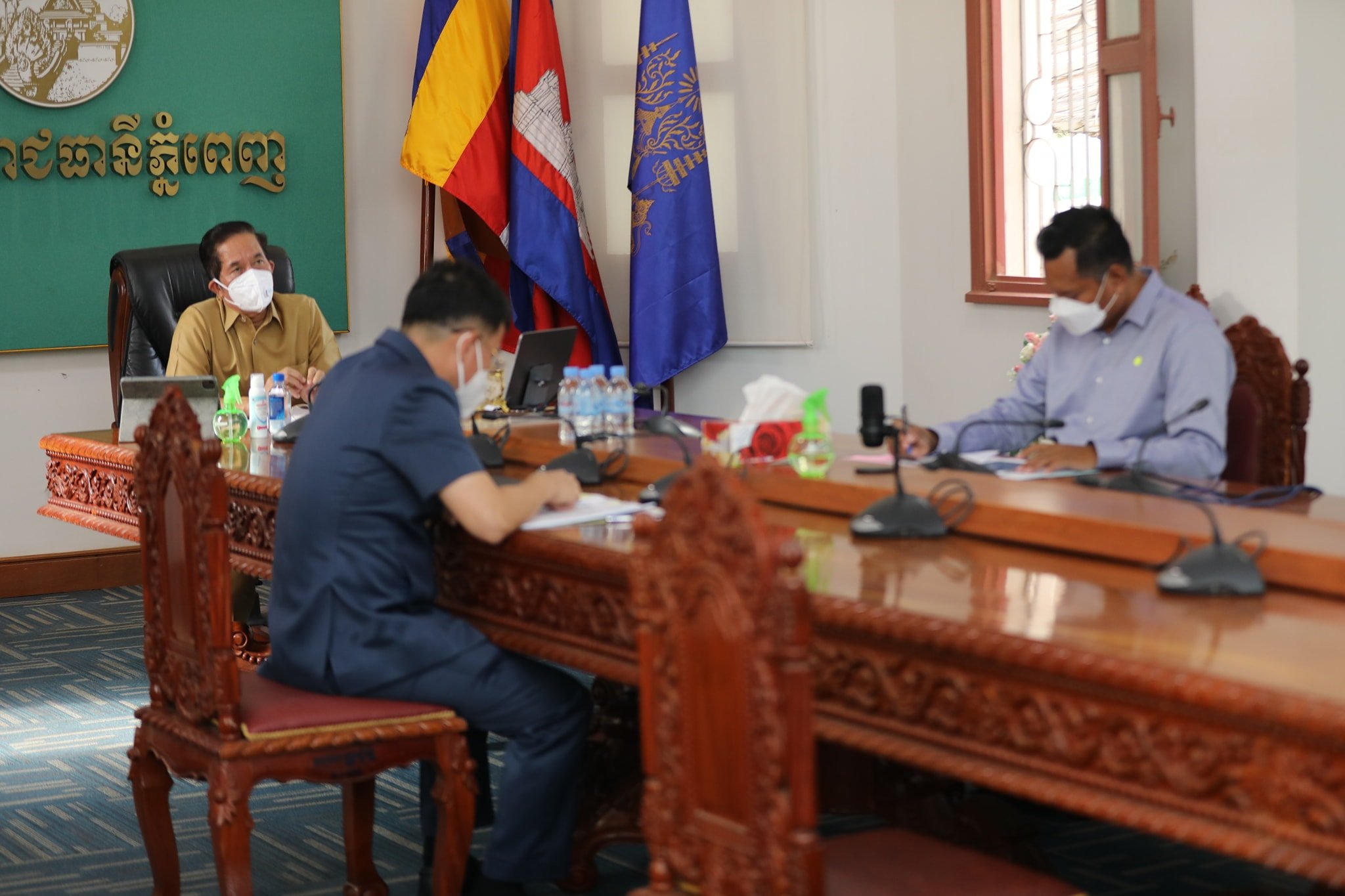 ឯ.ឧ ឃួង ស្រេង​ នៅក្នុងកិច្ចប្រជុំតាមប្រព័ន្ធអនឡាញ