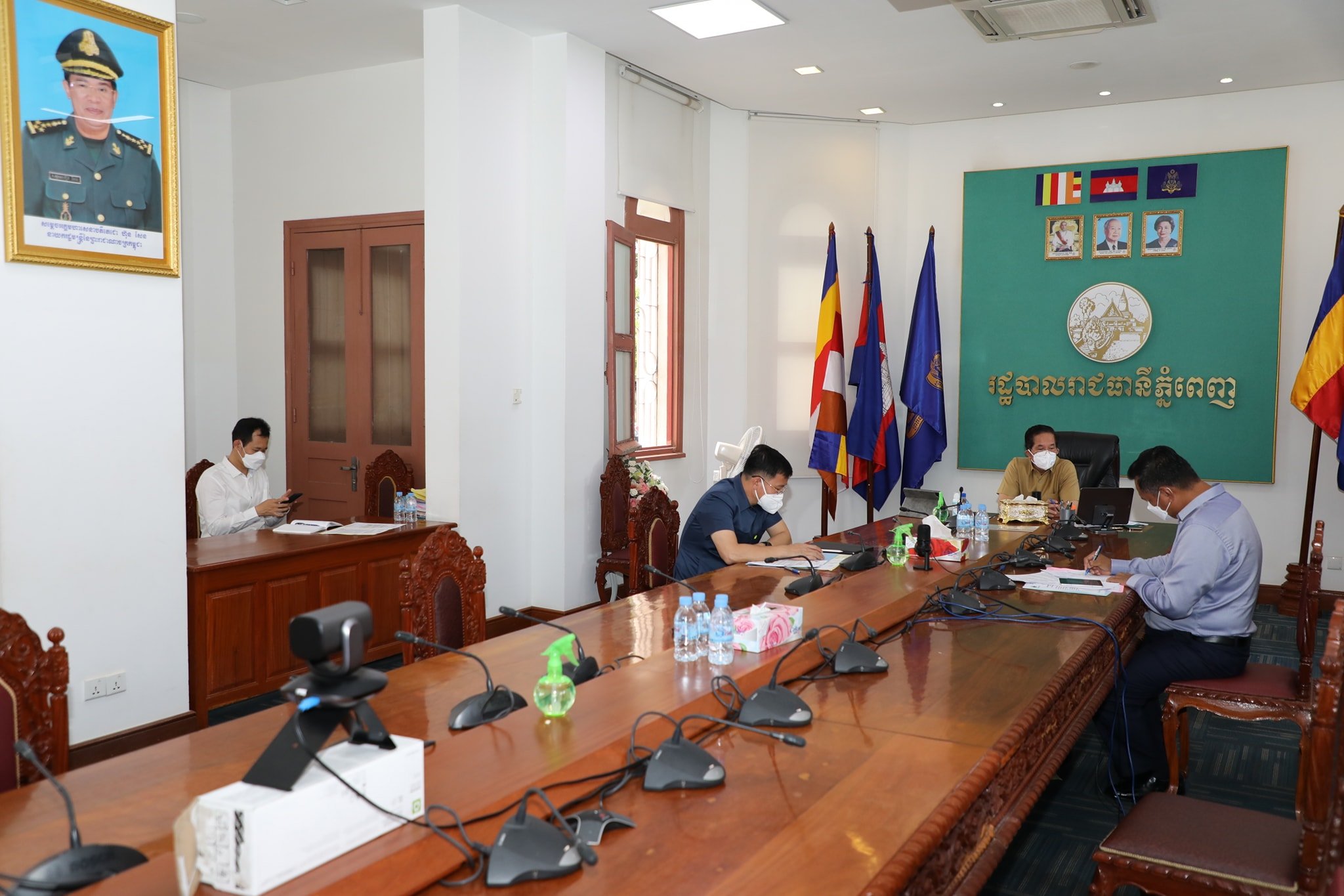 ឯ.ឧ ឃួង ស្រេង​ នៅក្នុងកិច្ចប្រជុំតាមប្រព័ន្ធអនឡាញ