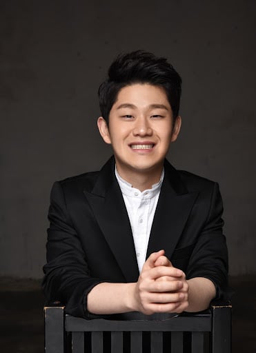 តារាចម្រៀង Choi Sung Bong