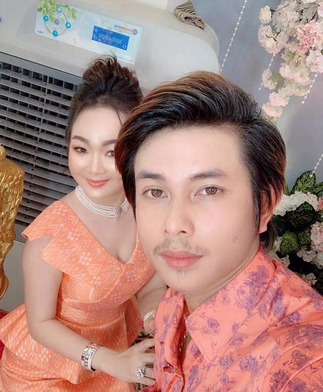 លោកកែវ វាសនា&nbsp;និងភរិយា