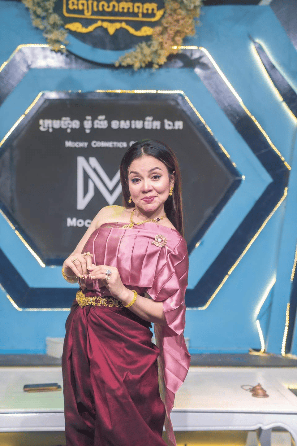 &nbsp; &nbsp;តារាចម្រៀង&nbsp;ខាត់ សុឃីម