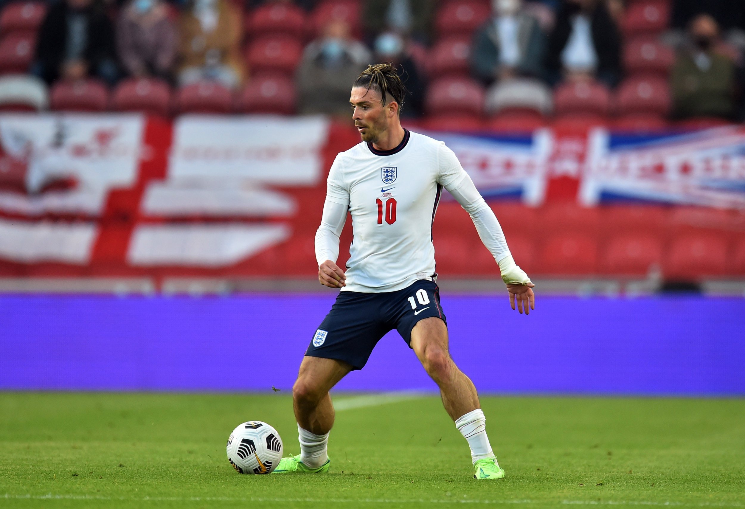 ខ្សែបម្រើ&nbsp;Jack Grealish