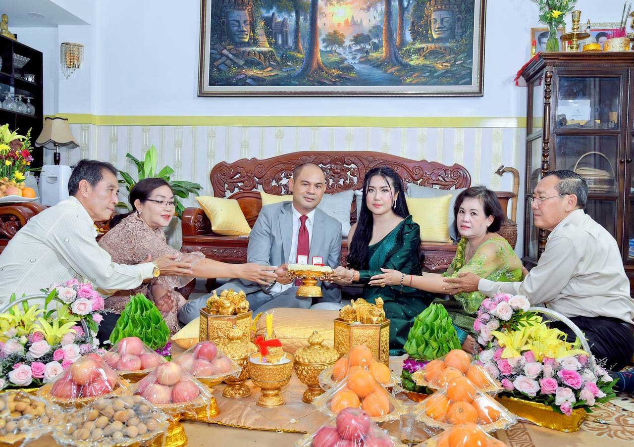 កែវ ពេជ្រពិសី និងស្វាមី