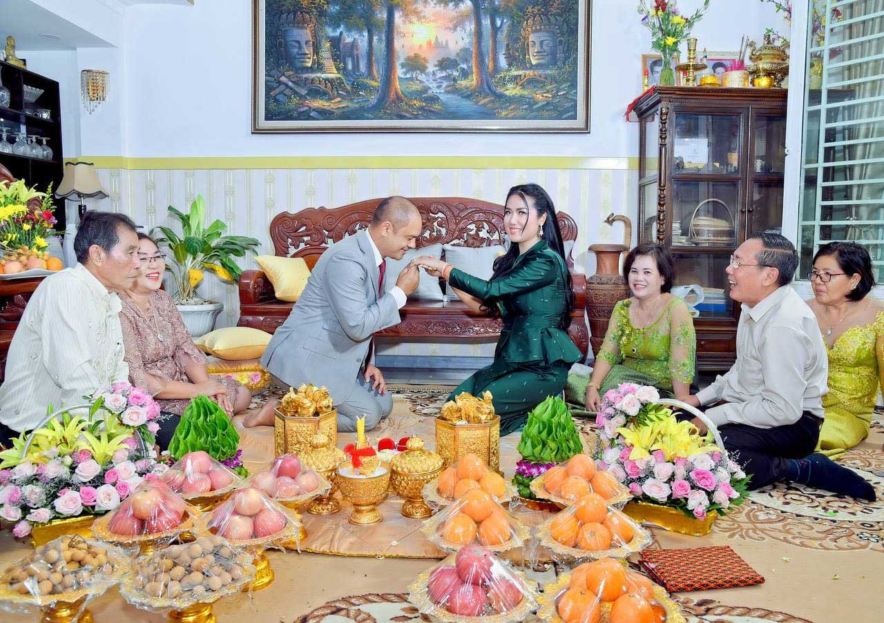 កែវ ពេជ្រពិសី និងស្វាមី