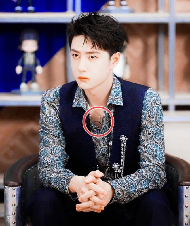 Wang Yibo ពាក់ខ្សែកដូចគ្នា ជាមួយ Zhao Liying