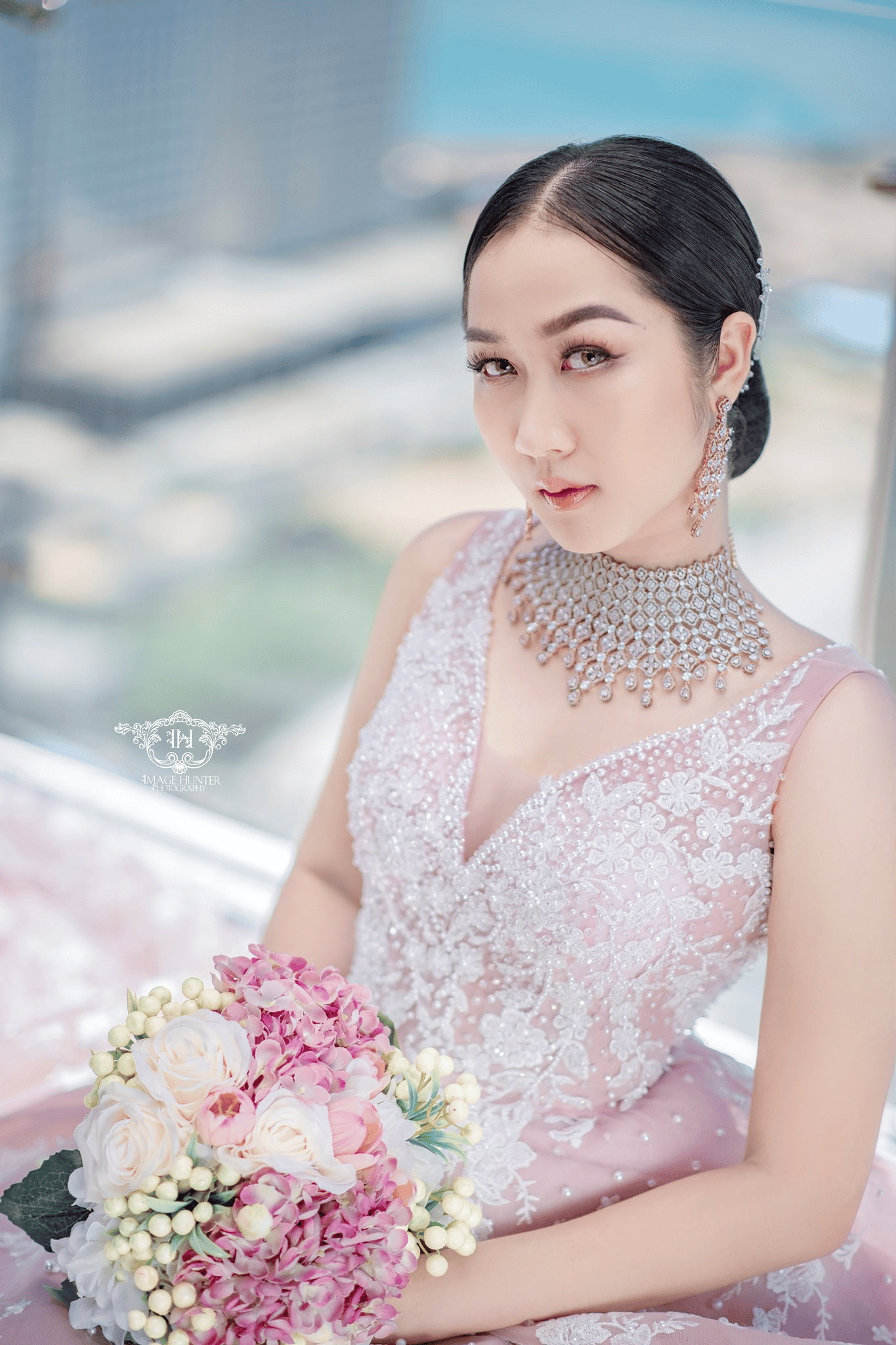 &nbsp; តារាចម្រៀង&nbsp;វីរៈ និច
