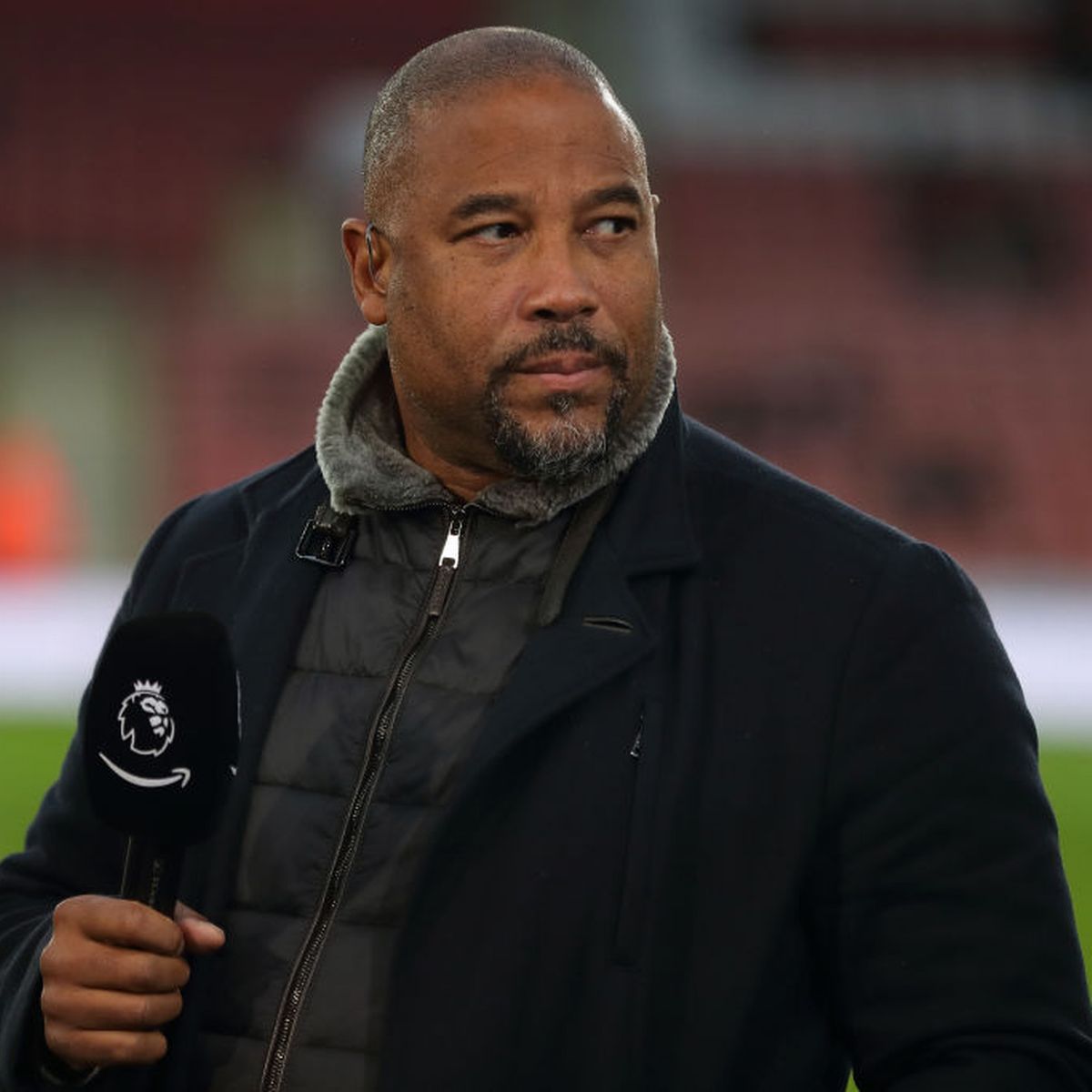 លោក John Barnes