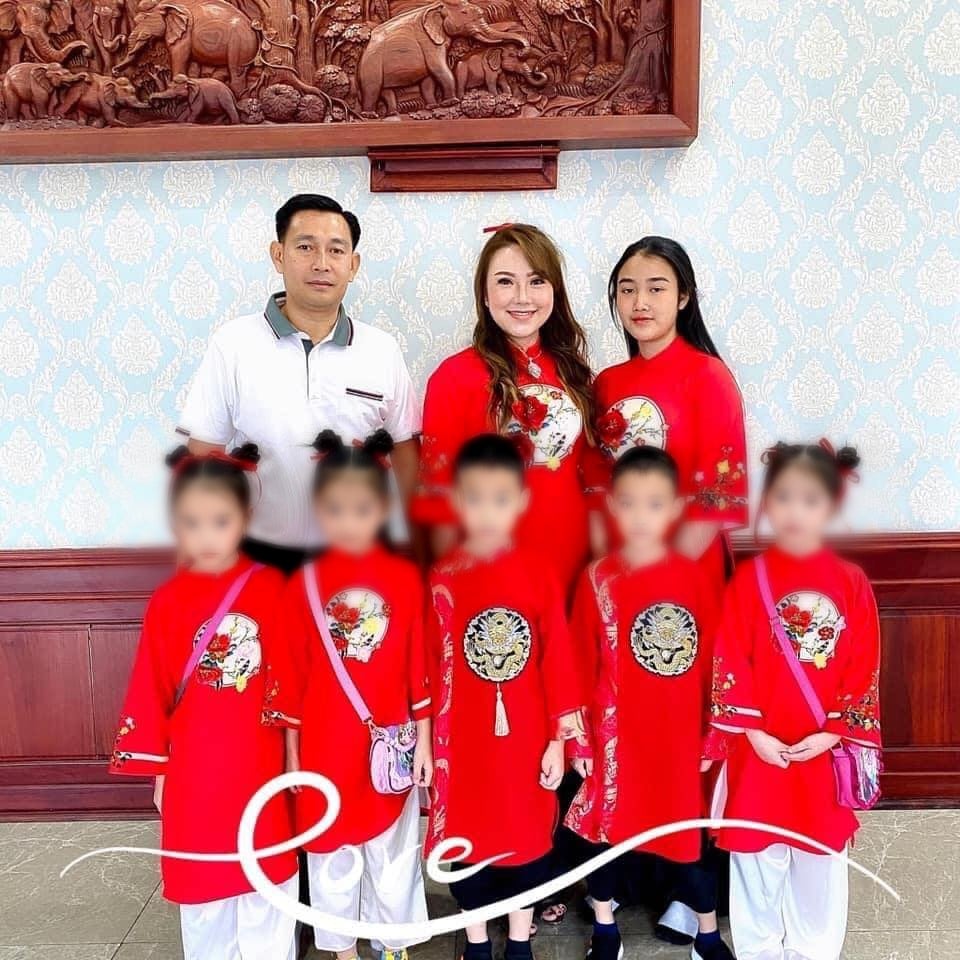 កូនភ្លោះទាំង ៥ និង ប៉ាម៉ាក់ បងស្រី