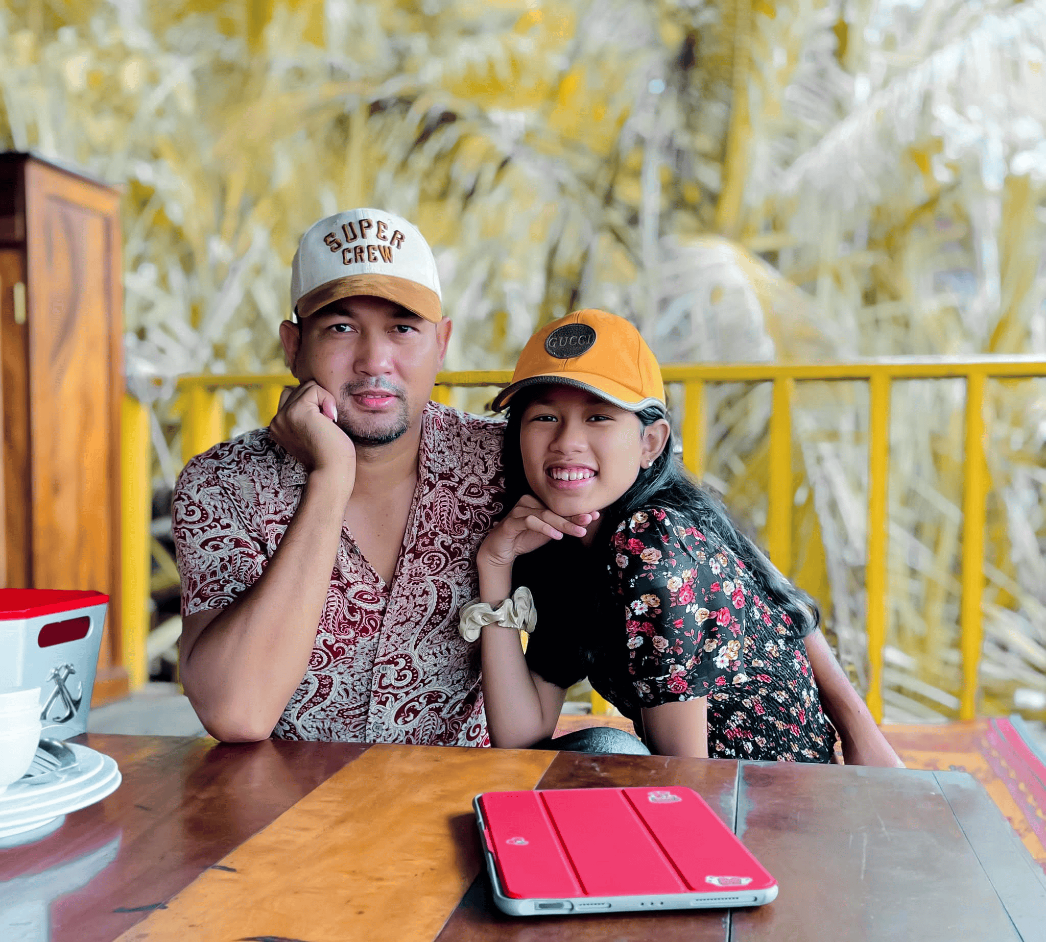 លោក យុន ឫទ្ធិយ៉ាន និងកូនស្រីពៅ