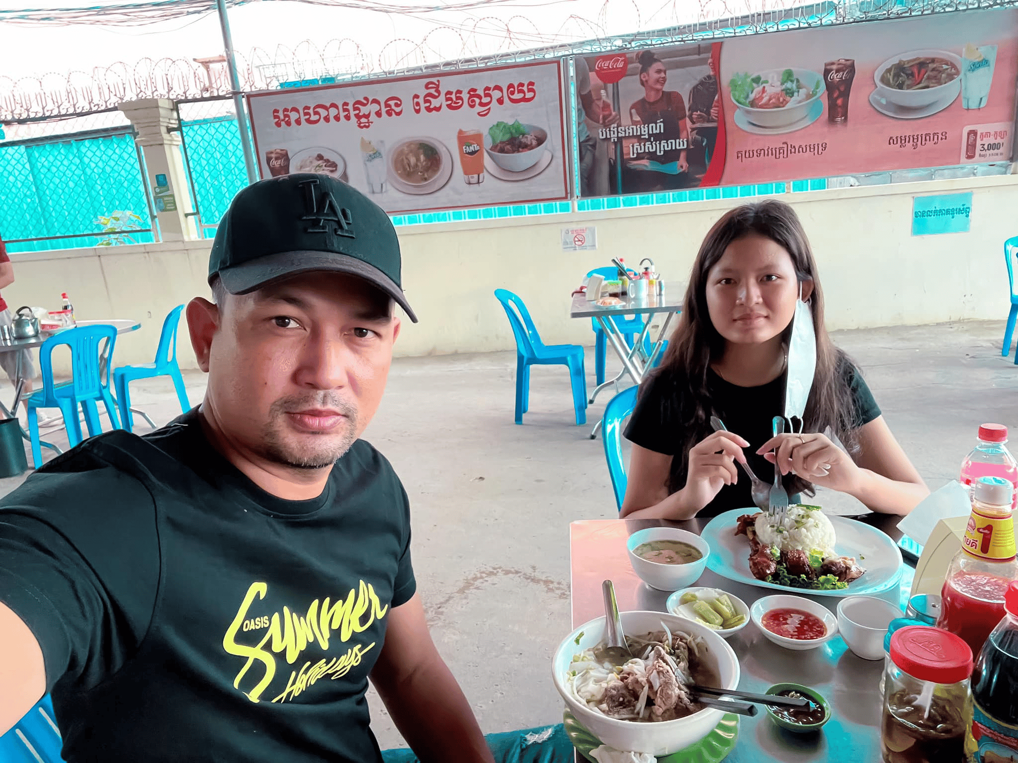លោក យុន ឫទ្ធិយ៉ាន និងកូនស្រីបង