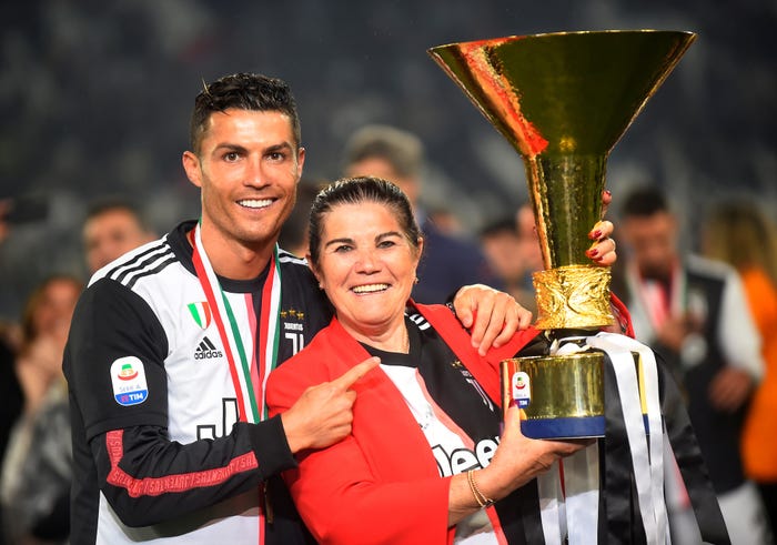 កីឡាករ Cristiano Ronaldo និងលោកស្រី Dolores