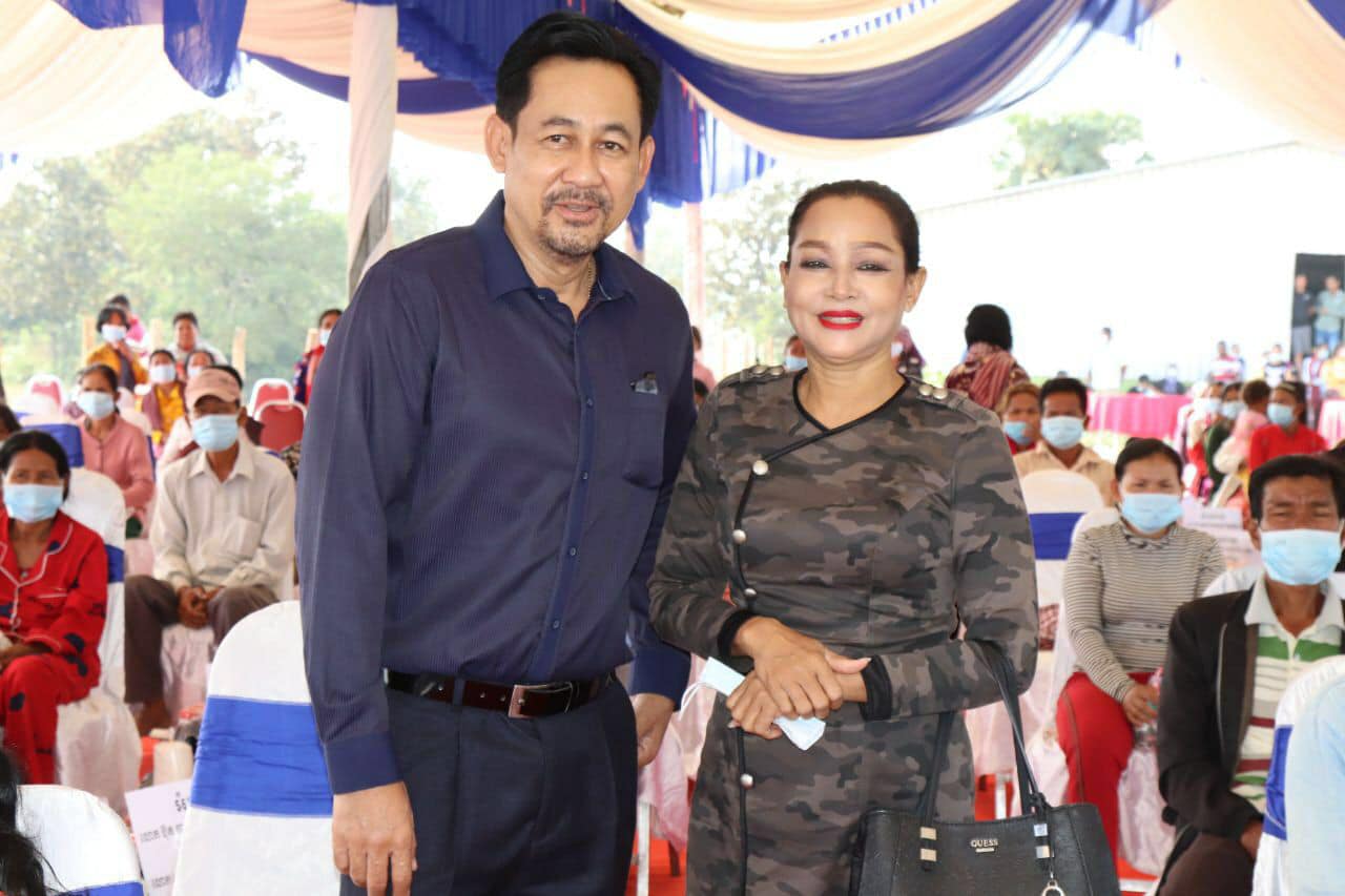 លោកស្រី ចាន់​ តារាទី និង ទេព រិនដារ៉ូ<br>
