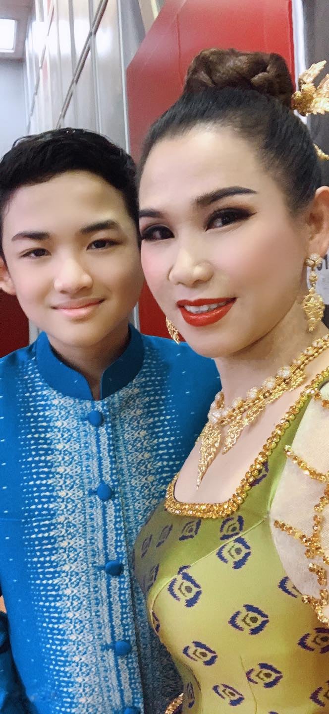 តារាចម្រៀង ម៉េង កែវពេជ្ជតា និងកូនប្រុស