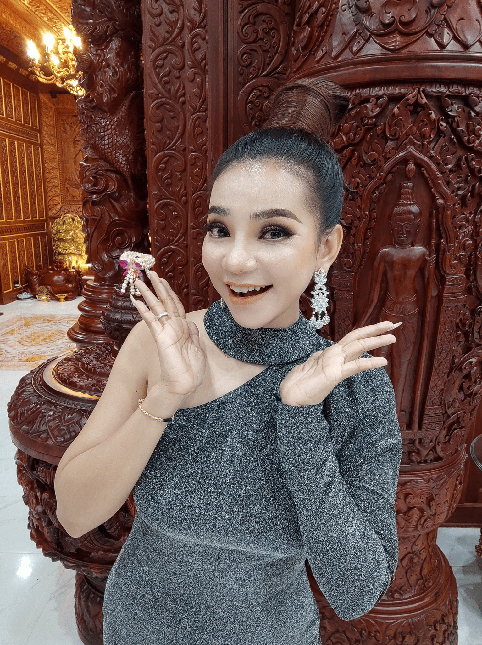 &nbsp; អ្នកនាង&nbsp;ទ្រី ដាណា