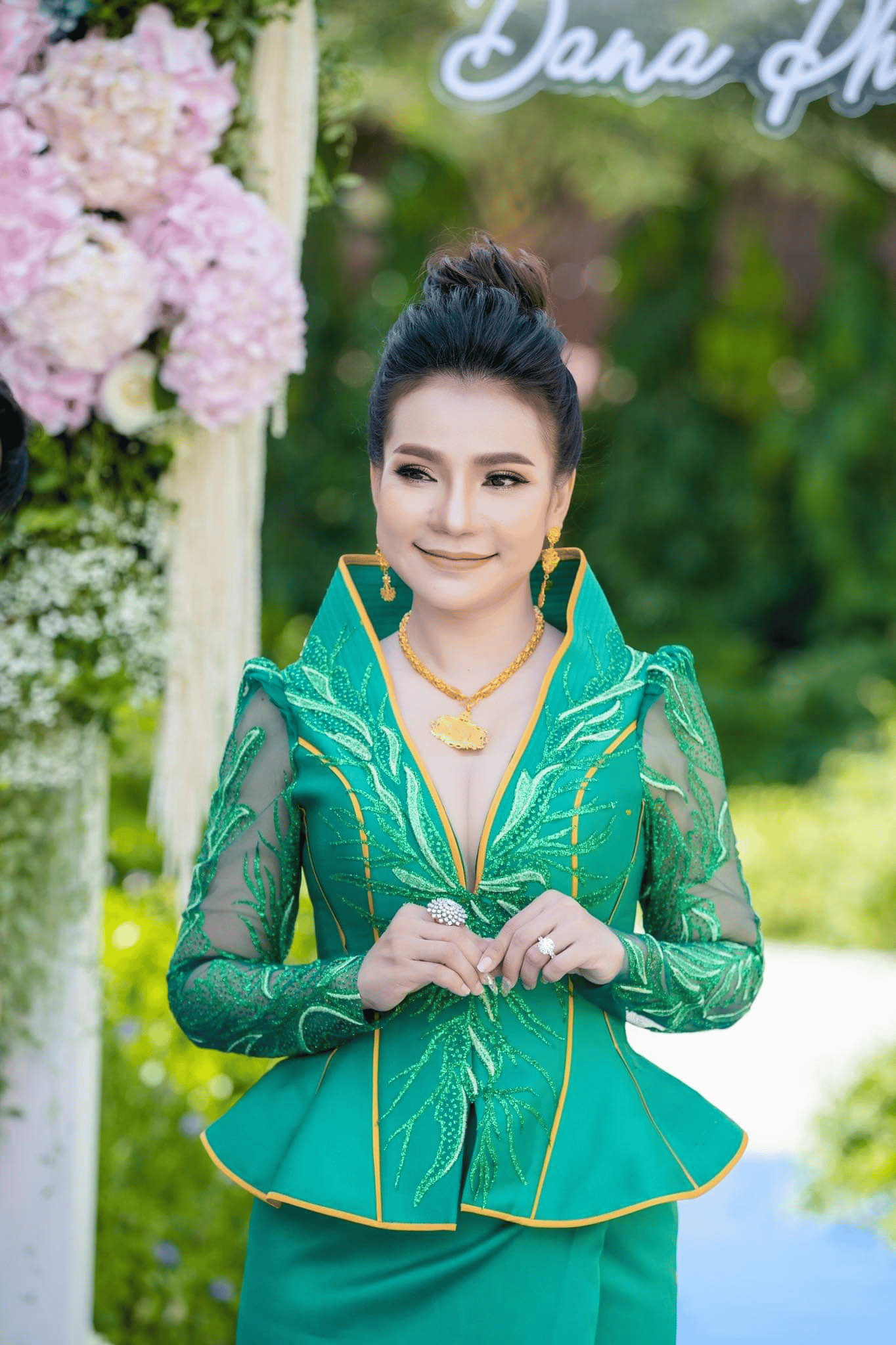 &nbsp; អ្នកនាង&nbsp;ទ្រី ដាណា