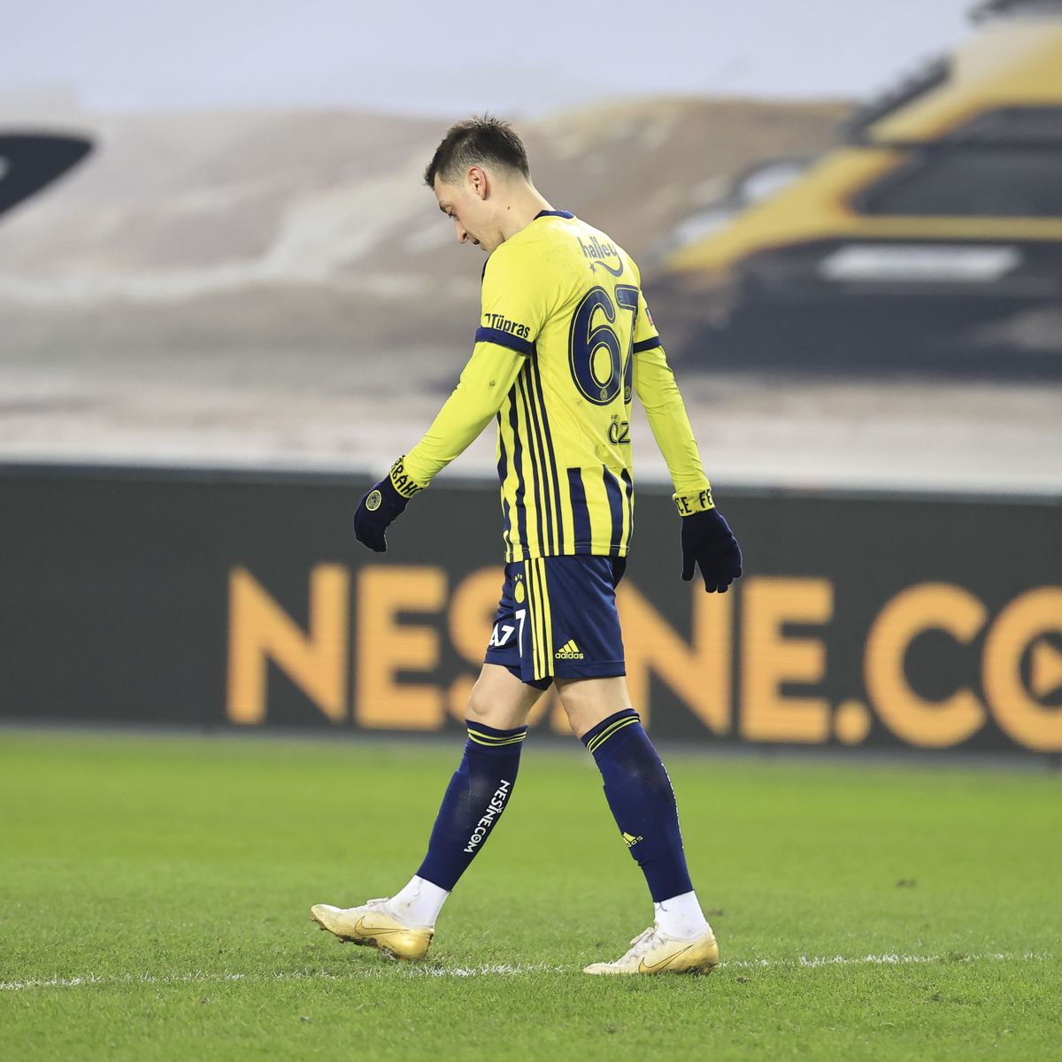 ខ្សែបម្រើ Mesut Ozil