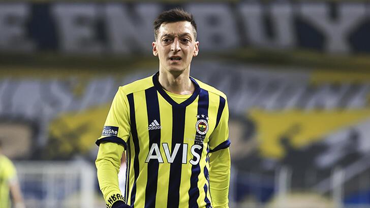 ខ្សែបម្រើ Mesut Ozil
