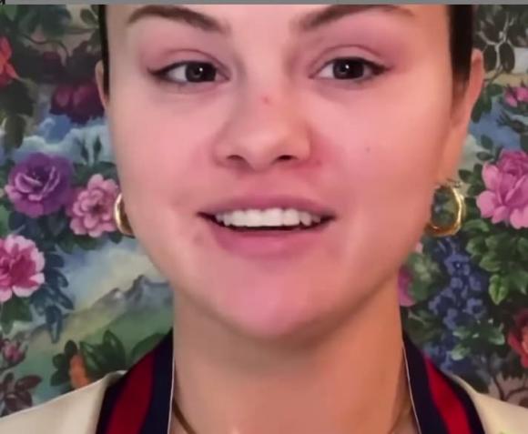 Selena Gomez បង្ហាញមុខមាត់គ្មានការ Makeup