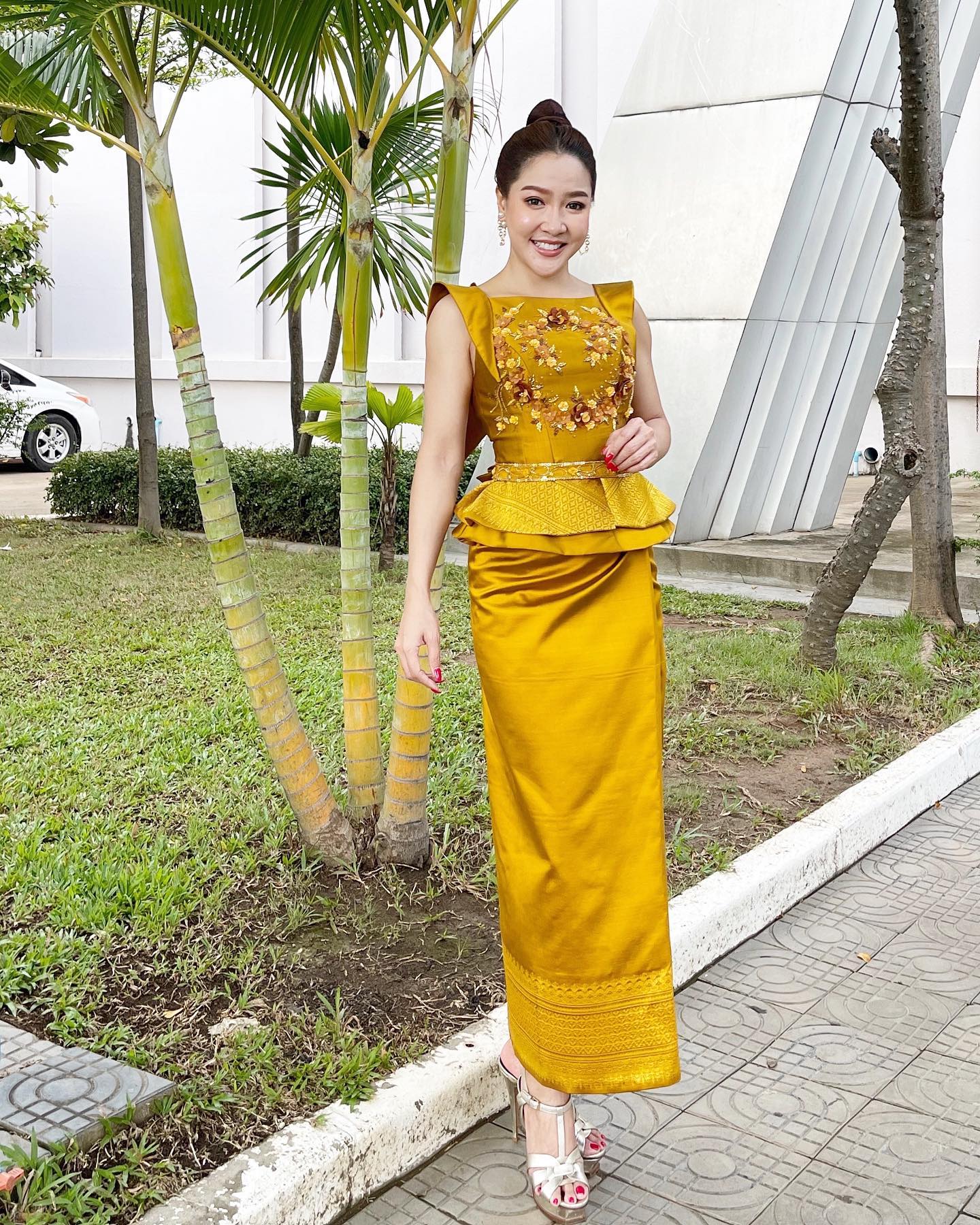 ហេង កែវនីតា ជាមួយនឹងសម្លៀកបំពាក់ បែបប្រពៃណី