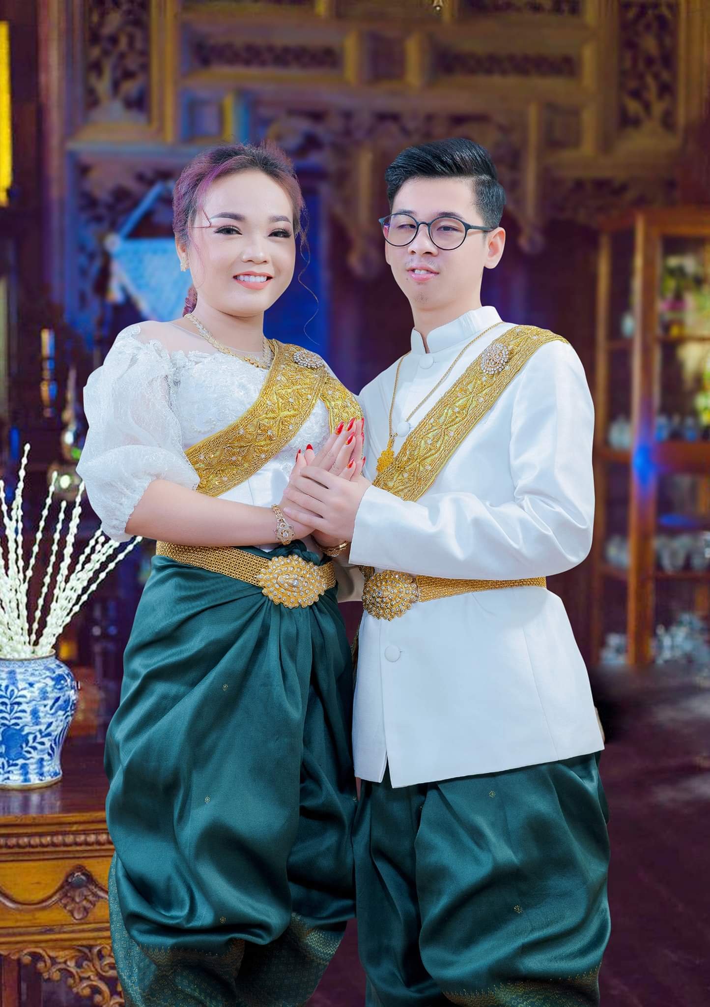 លោក យឿន ពិសី និងភរិយា