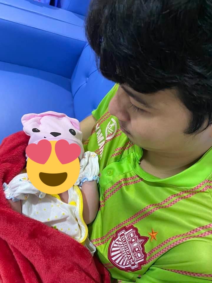 លោក យឿន ពិសី និងកូន