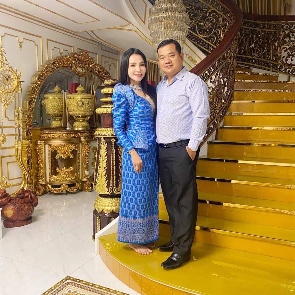 លោកស្រី ទ្រី ដាណា និងស្វាមី