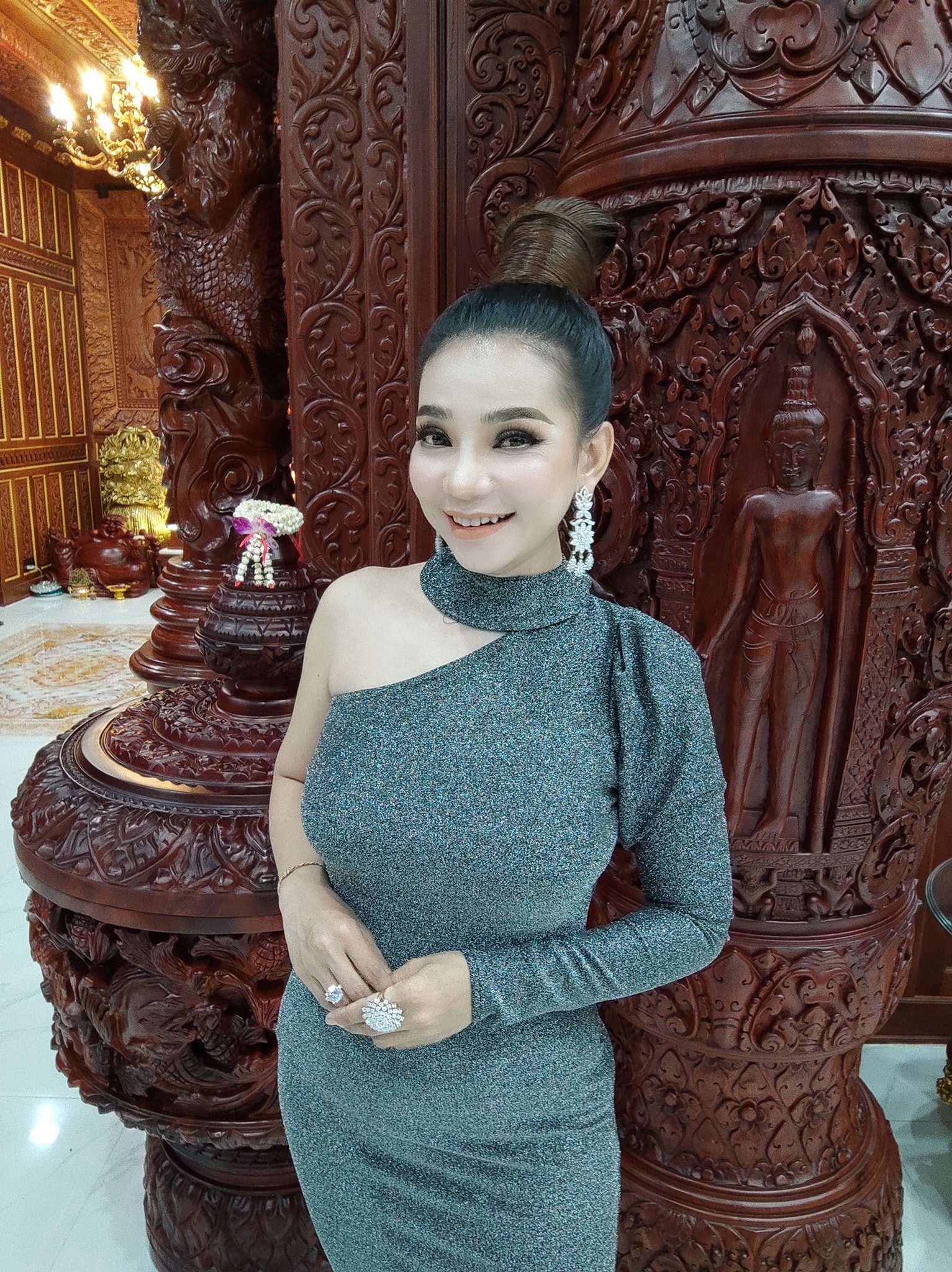 លោកស្រី ទ្រី ដាណា