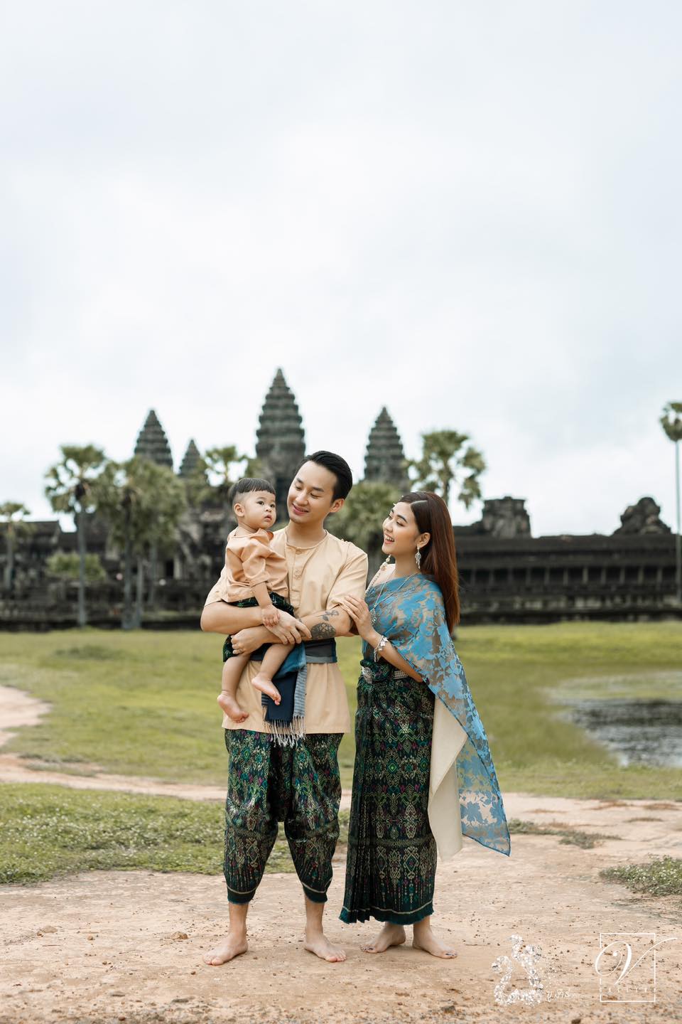 ពេជ្រ សូលីកា និង គ្រួសារ