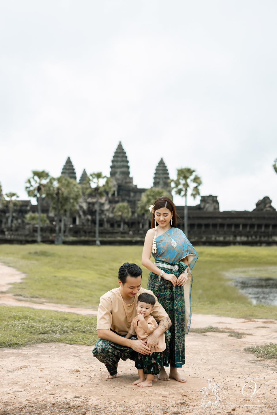 ពេជ្រ សូលីកា និង គ្រួសារ