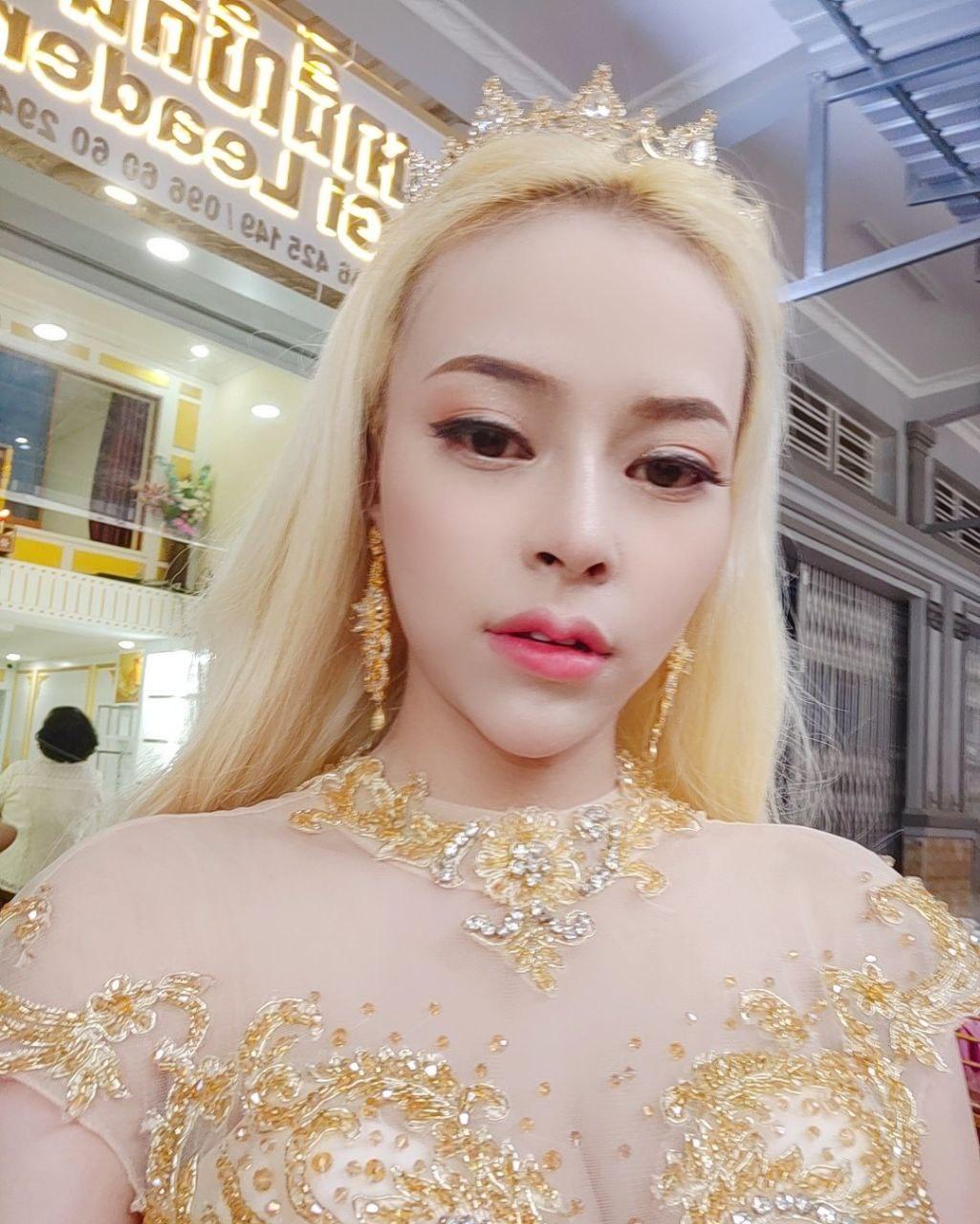 អាជី Leader