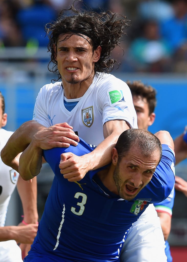 ខ្សែប្រយុទ្ធ Edinson Cavani និង Georgio Chiellini