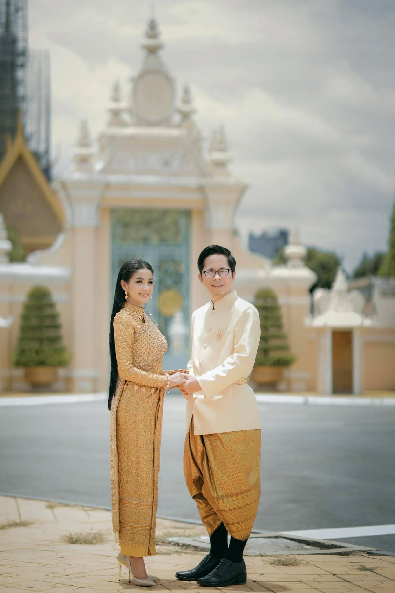 ហង្ស ម៉ារីនី និងស្វាមី