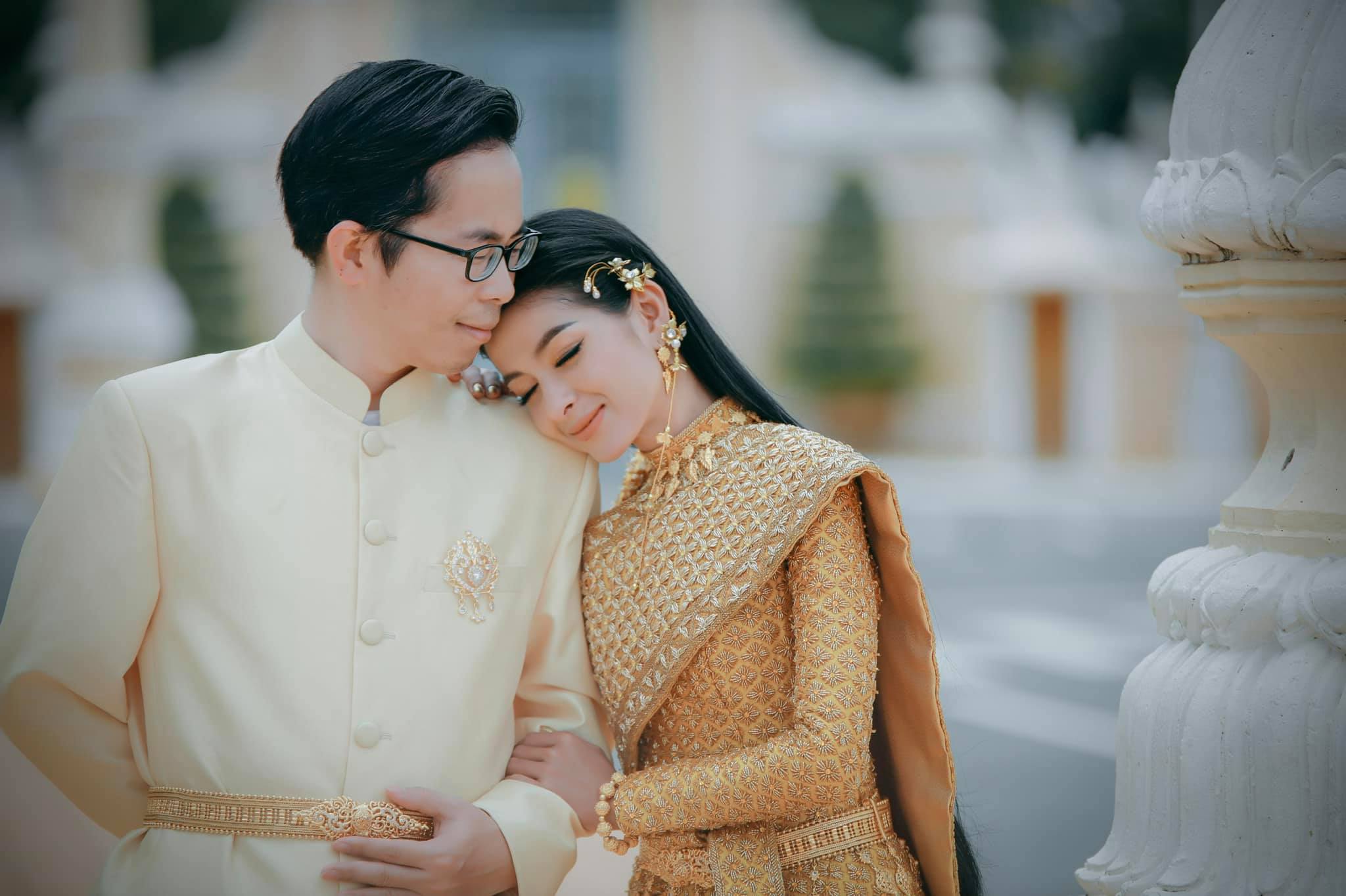 ហង្ស ម៉ារីនី និងស្វាមី
