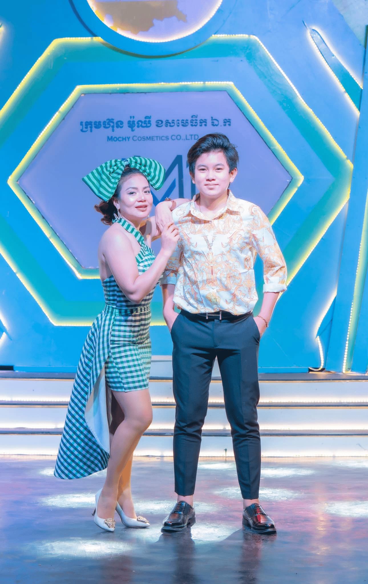 អ្នកនាង ខាត់ សុឃីម និងកូនប្រុស