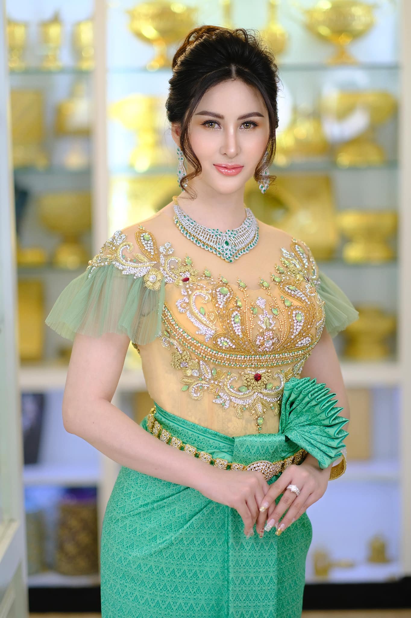 &nbsp; &nbsp;កញ្ញា&nbsp;ឡុង ថាវរី