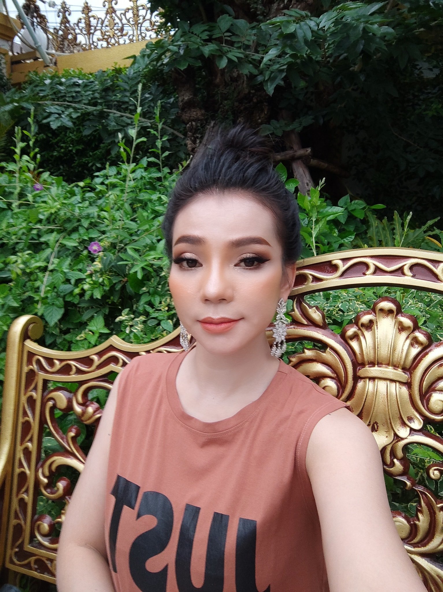 លោកស្រី ទ្រី ដាណា