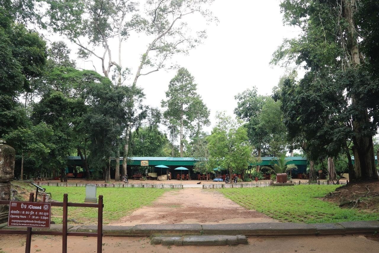 ទិដ្ឋភាពទីធ្លាប្រាសាទព្រះខ័ន